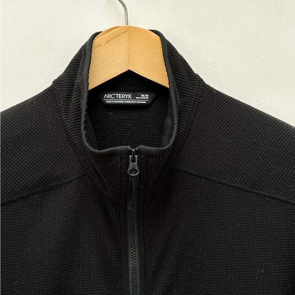 Slim-Fit Polartec Fleece Mid-Layer Jacket - Picture 2 of 2